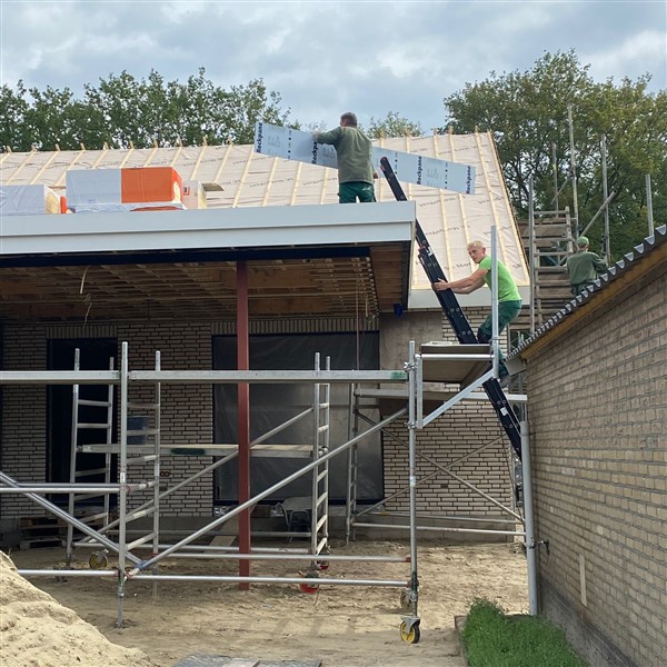 Dakplaten leggen in Meijel