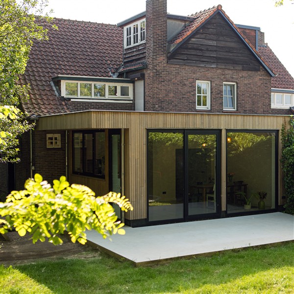 Stoere aanbouw