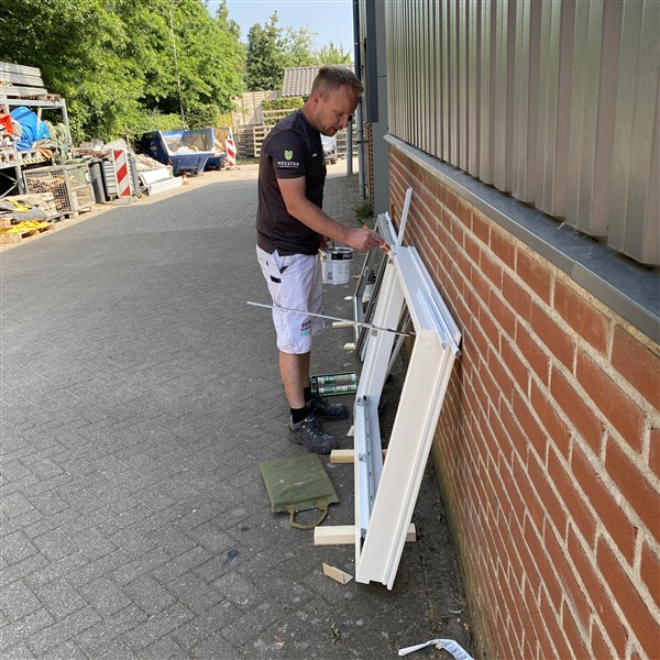 Onderhoud schilderwerk kozijnen ons eigen bedrijfspand 🎨